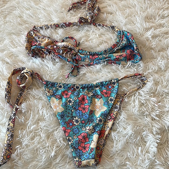 *NEW* Floral Bikini Set - Picture 3 of 3